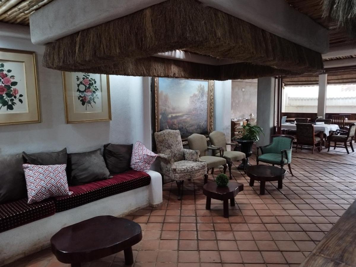 Mia Safari Lodge And Restaurant Entebbe Zewnętrze zdjęcie