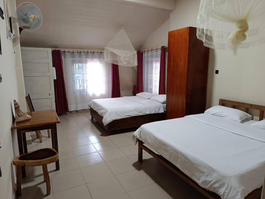 Mia Safari Lodge And Restaurant Entebbe Zewnętrze zdjęcie