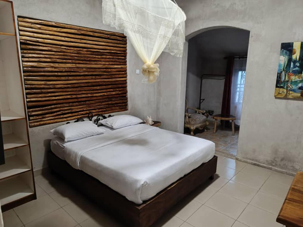 Mia Safari Lodge And Restaurant Entebbe Zewnętrze zdjęcie